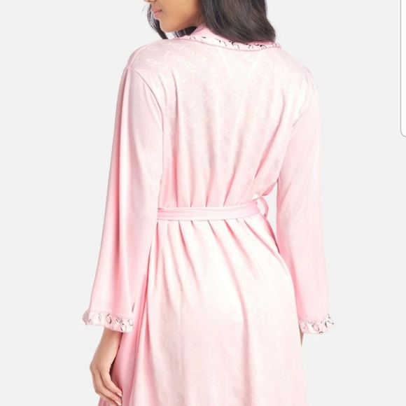 Bebe Robe - Picture 3 of 4